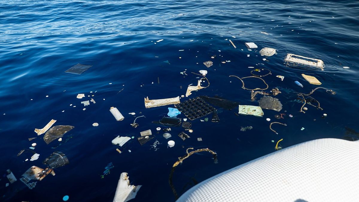 Vědci odhalili původce většiny plastů  ve Velké tichomořské odpadkové skvrně